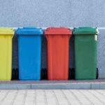 Bunte Mülltonnen